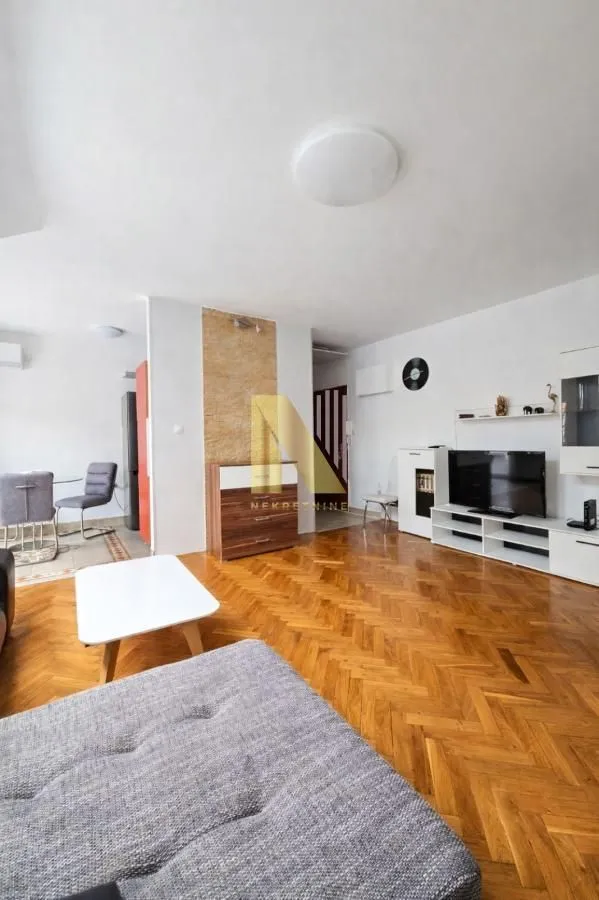 Izdavanje, dvosoban stan, 52m², Centar, Novi Sad