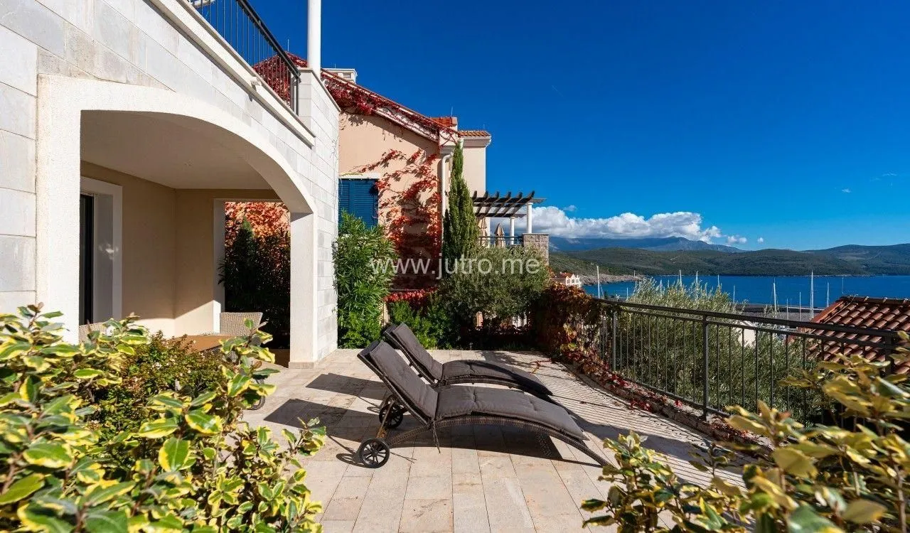 Prodaja, trosoban stan, 190m², Luštica Bay, Tivat