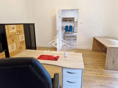 Izdavanje, poslovni prostor, 72m², Kalenić Pijaca, Vračar Sve Podlokacije - image 2