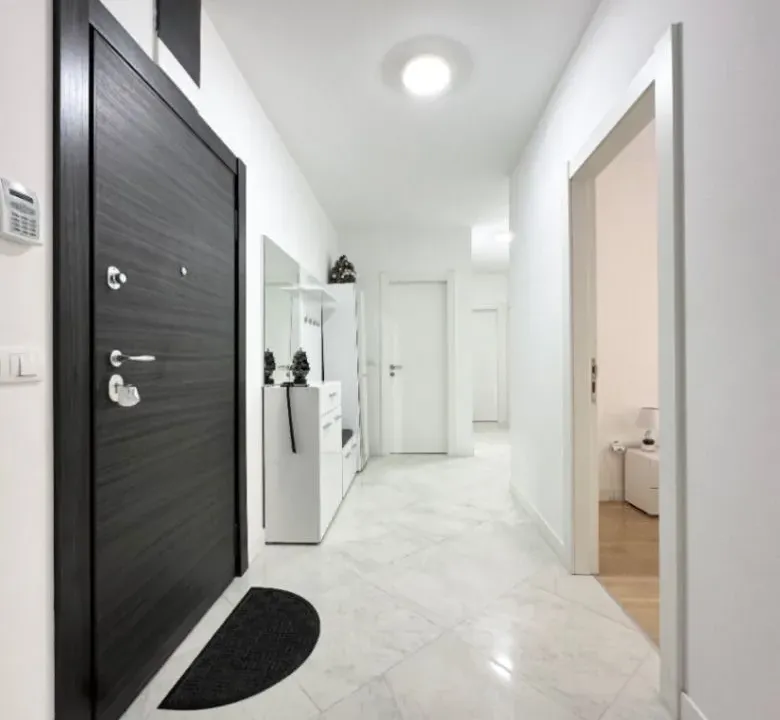 Prodaja, trosoban stan, 95m², Rozino, Budva