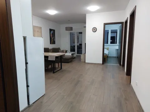 Izdavanje, trosoban stan, 80m², Centar, Loznica - image 8