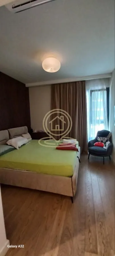 Izdavanje, trosoban stan, 85m², Savski Venac, Beograd
