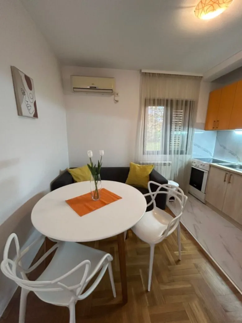 Izdavanje, jednosoban stan, 35m², Krivi Most, Podgorica