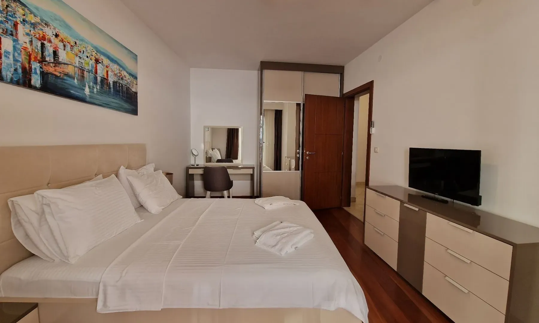Izdavanje, jednosoban stan, 90m², Bečići, Budva