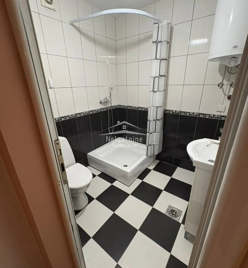 Izdavanje, jednosoban stan, 37m², Šumice, Beograd