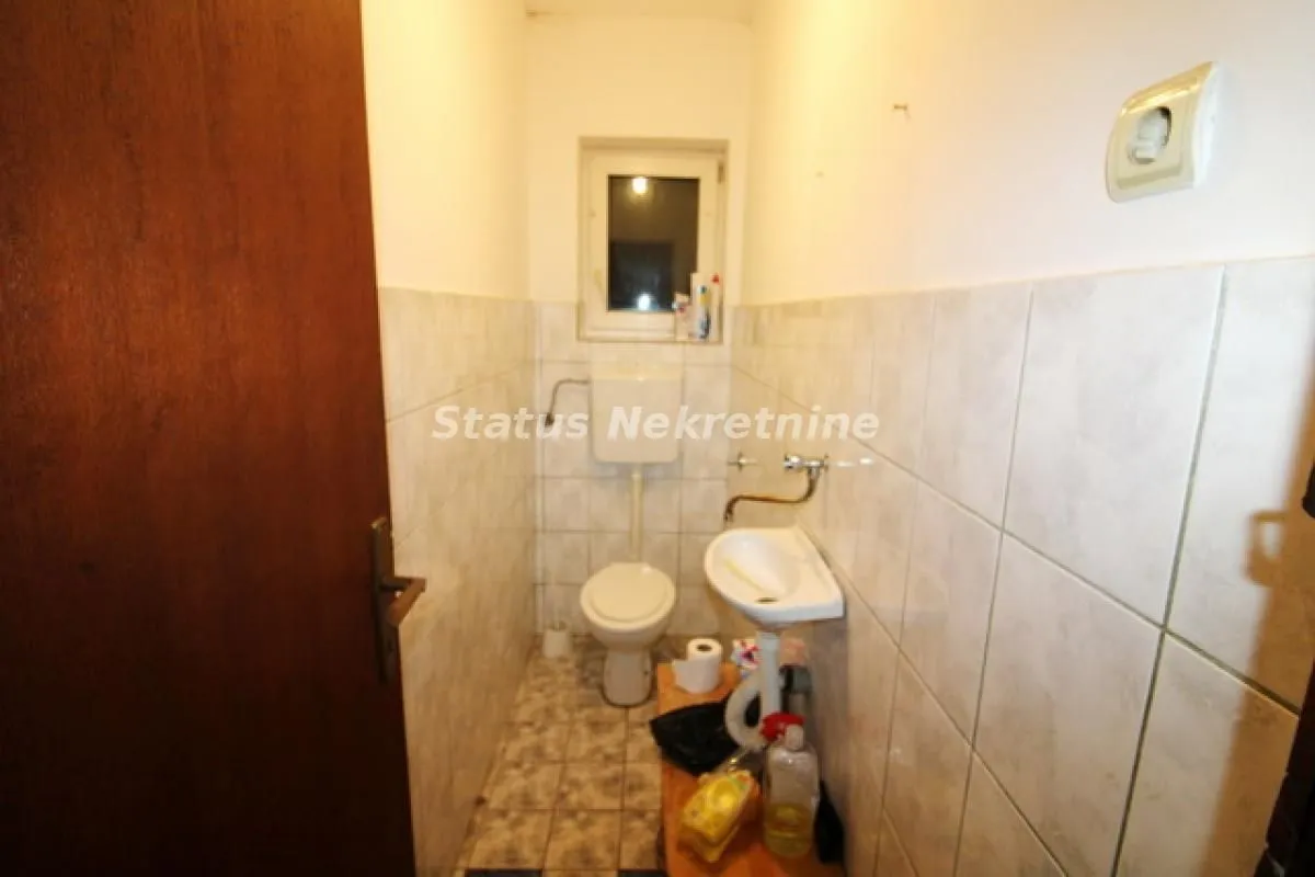Prodaja, kuća, 429m², Vidovdansko naselje, Novi Sad Sve Podlokacije