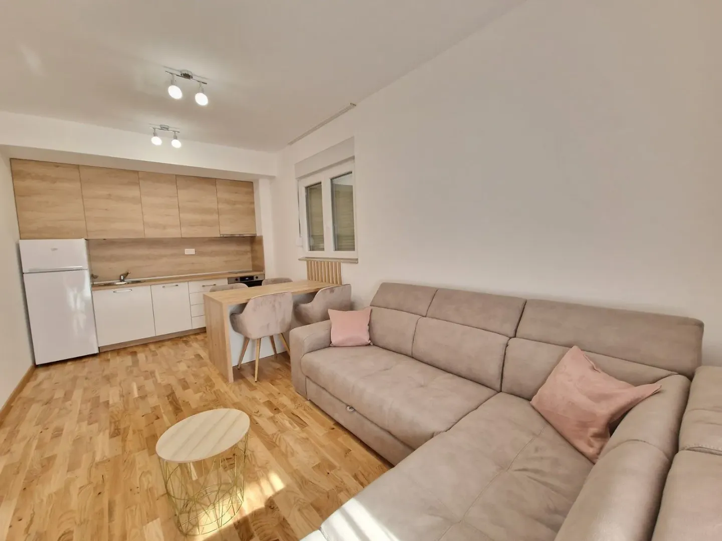 Izdavanje, jednosoban stan, 46m², Bečići, Budva