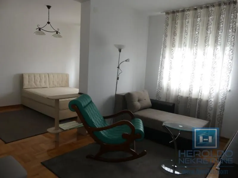 Prodaja, četvorosoban stan, 105m², Vašarište, Jagodina