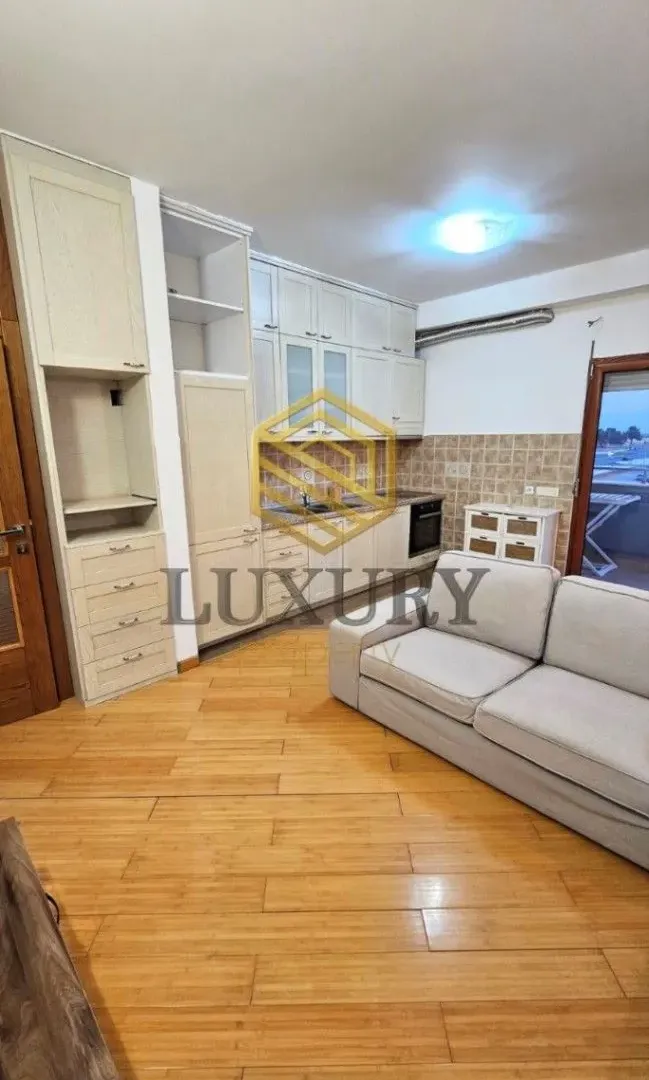 Izdavanje, dvosoban stan, 64m², Stari Aerodrom, Podgorica