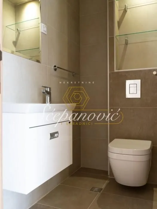 Prodaja, petosoban stan, 149m², Centar, Novi Sad