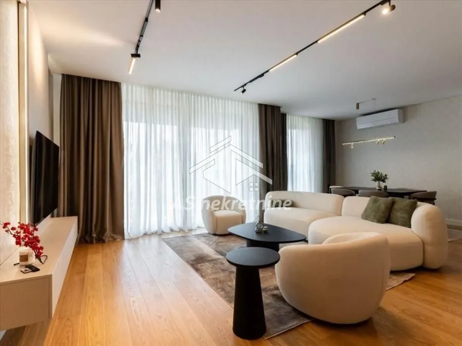 Izdavanje, trosoban stan, 104m², Vračar Sve Podlokacije, Beograd