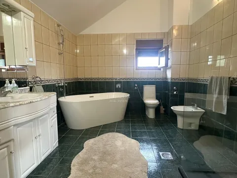 Rent, house, 300m², Gorica C, Podgorica - image 10