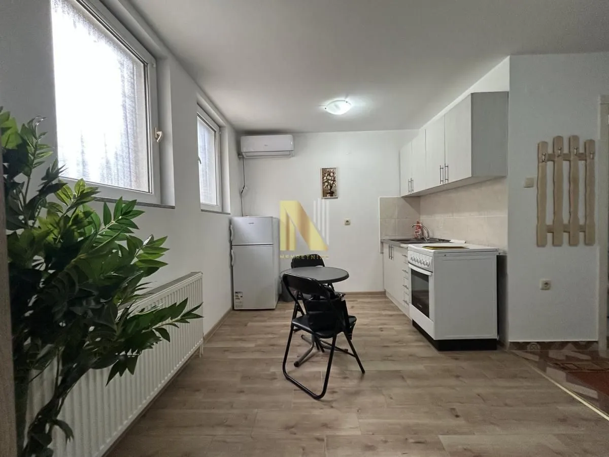 Izdavanje, garsonjera, 23m², Cara Dušana, Novi Sad Sve Podlokacije