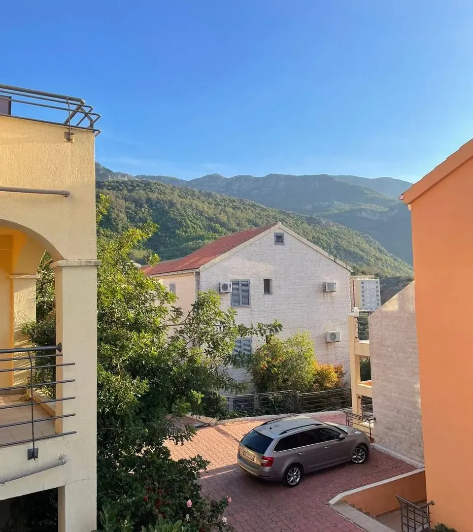 Sale, two bedroom apartment, 60m², Bečići, Budva