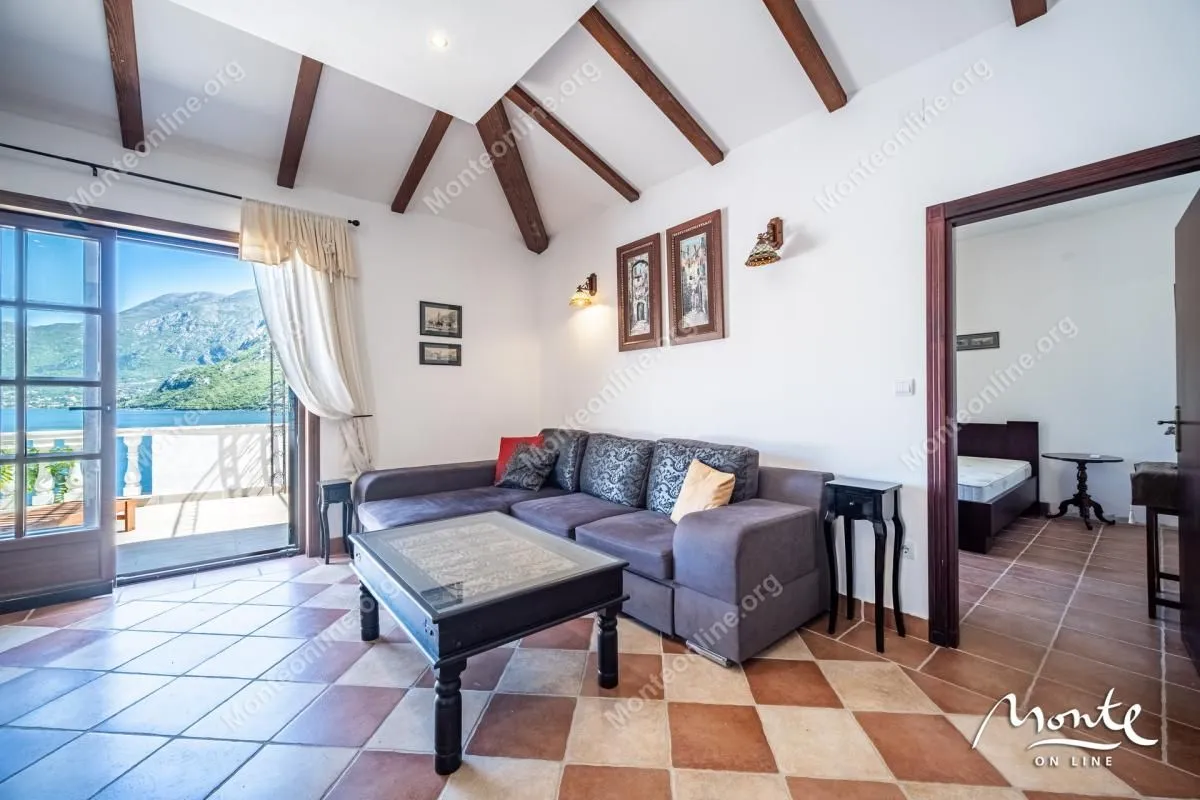 Prodaja, dvosoban stan, 92m², Kostanjica, Kotor
