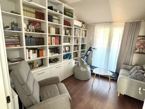 Izdavanje, trosoban stan, 150m², Tivat, Crna Gora - image 16