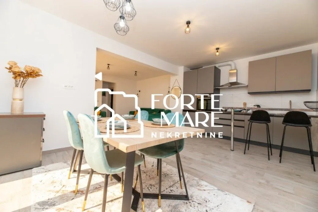 Sale, two bedroom apartment, 70m², Đenovići, Herceg Novi