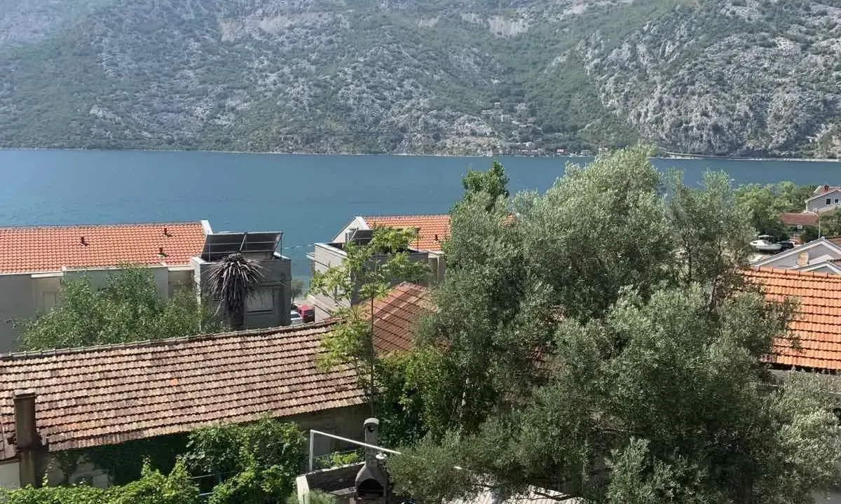 Rent, two bedroom apartment, 89m², Risan, Kotor