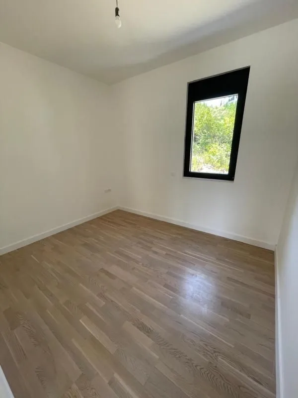 Sale, two bedroom apartment, 76m², Dobrota, Kotor
