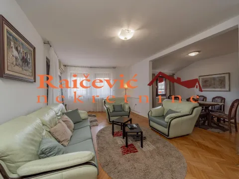 Izdavanje, trosoban stan, 75m², Savski Venac, Beograd