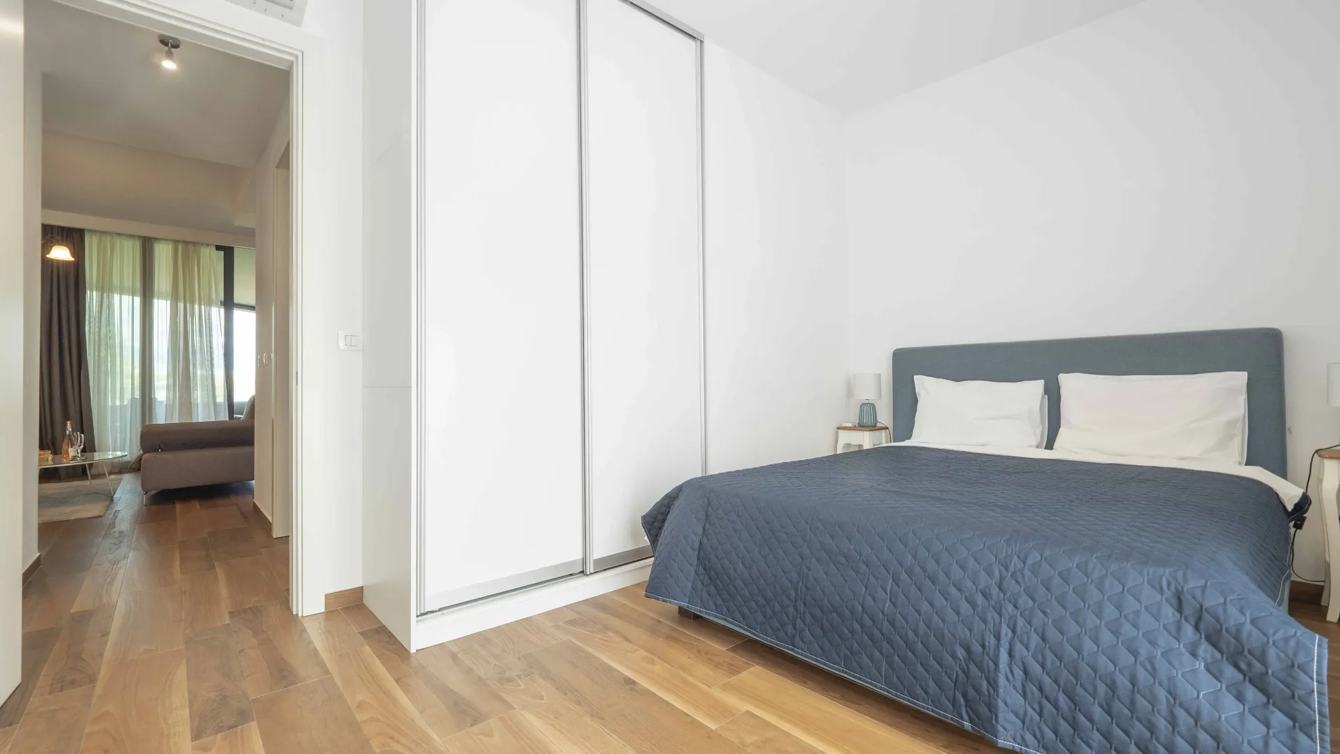 Izdavanje, dvosoban stan, 81m², Centar, Budva