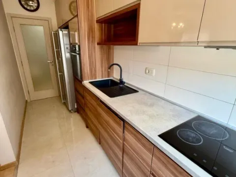 Izdavanje, trosoban stan, 100m², City Kvart, Podgorica - image 4