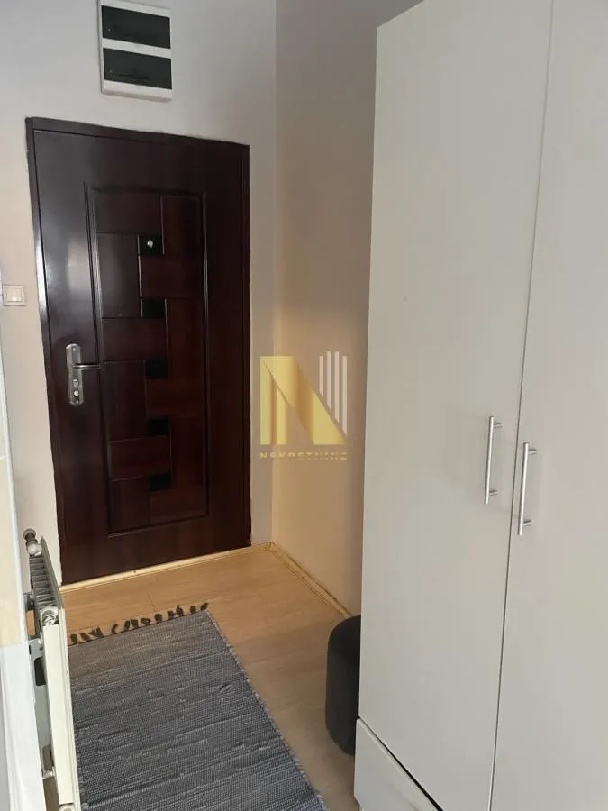 Izdavanje, garsonjera, 27m², Salajka, Novi Sad Sve Podlokacije