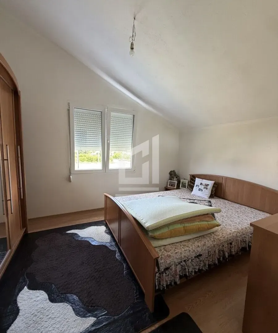 Prodaja, kuća, 187m², Zlatica, Podgorica