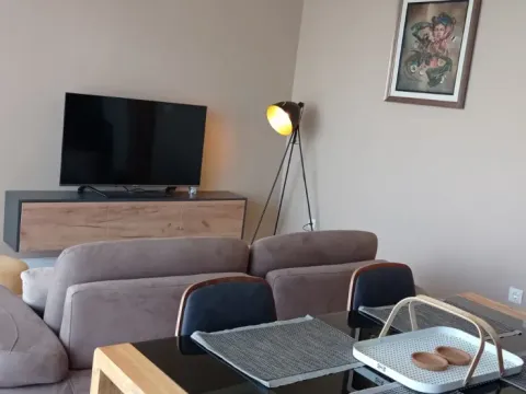 Izdavanje, dvosoban stan, 81m², Dobrota, Kotor - image 8