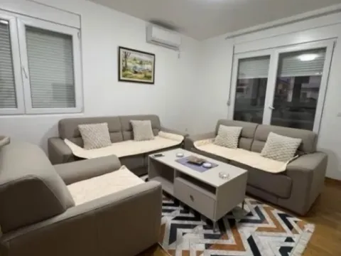 Izdavanje, dvosoban stan, 77m², Stari Aerodrom, Podgorica