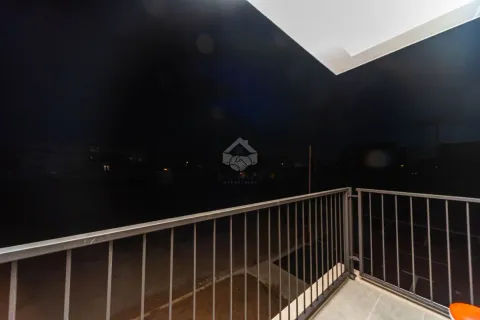 Pogled sa balkona u večernjim časovima. - image 3