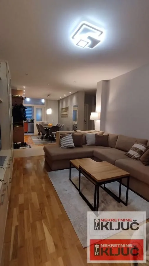 Prodaja, trosoban stan, 75m², Novo naselje, Novi Sad