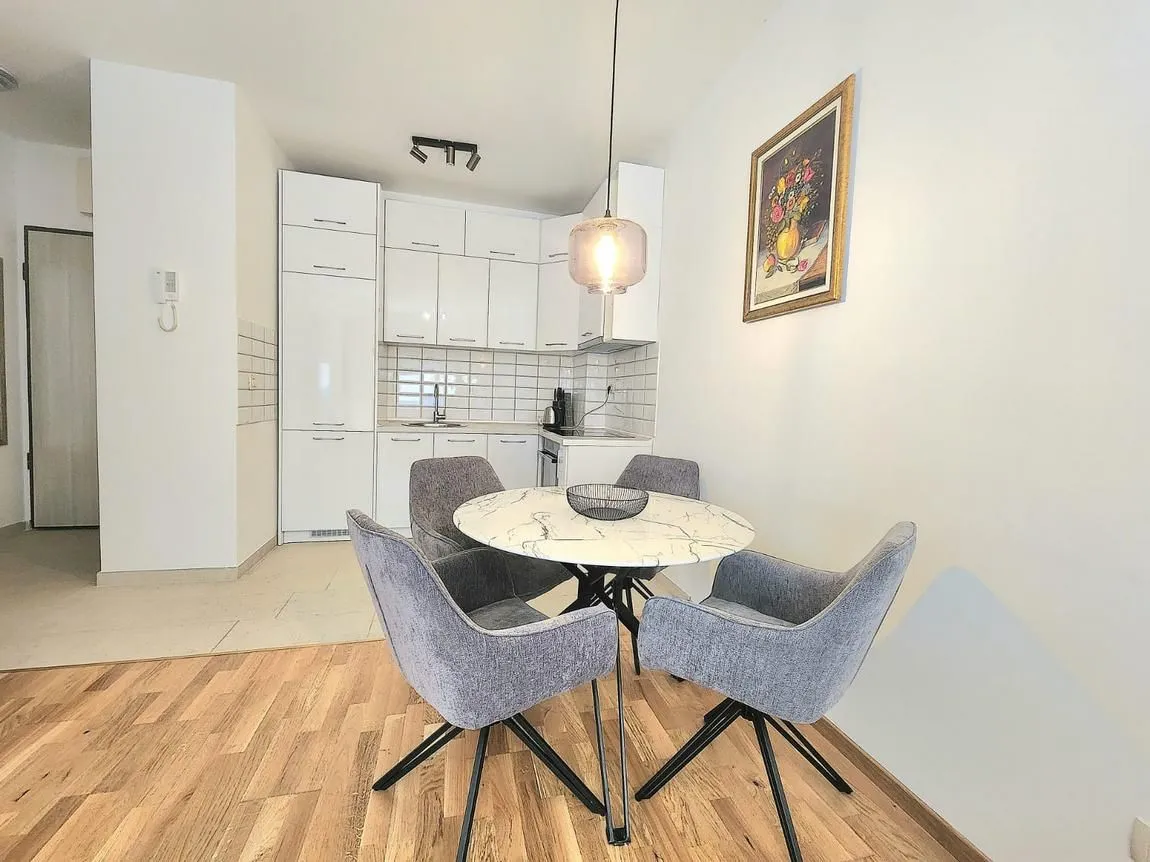 Rent, one bedroom apartment, 43m², Podkošljun, Budva