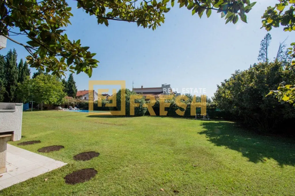 Prodaja, kuća, 250m², Tološi, Podgorica