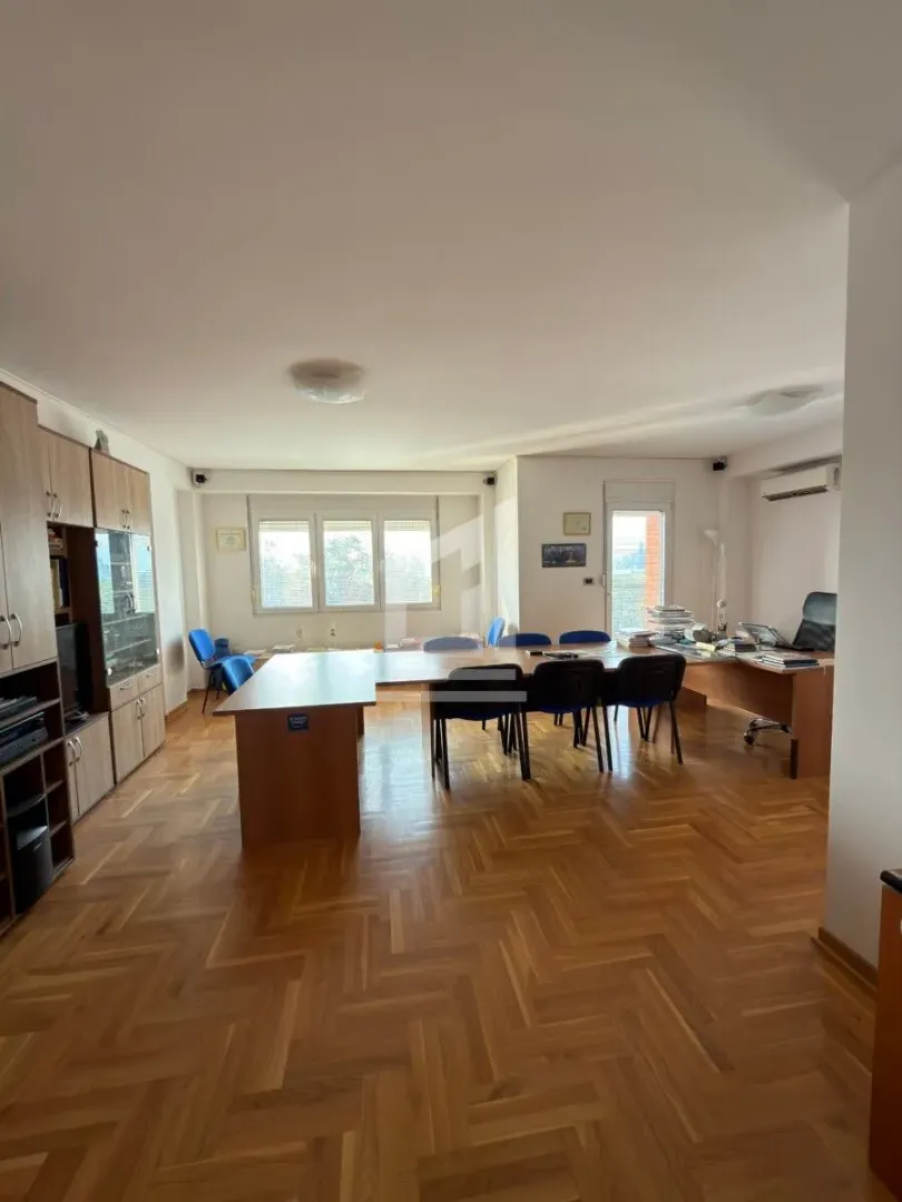 Prodaja, trosoban stan, 91m², Krivi Most, Podgorica