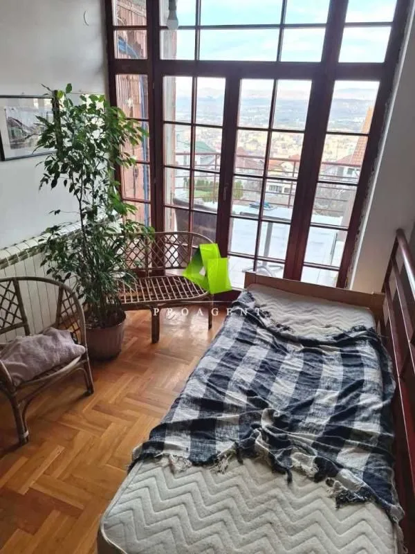 Rent, house, 220m², Palilula, Niš