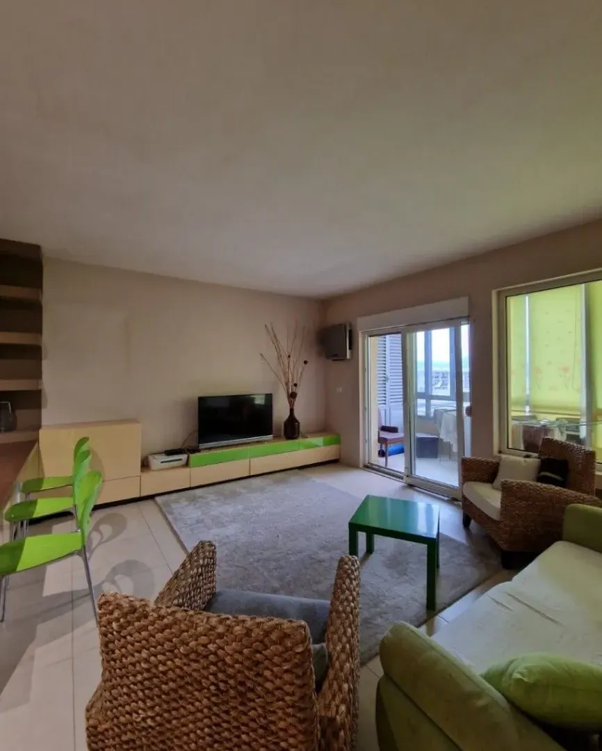 Izdavanje, dvosoban stan, 70m², City Kvart, Podgorica