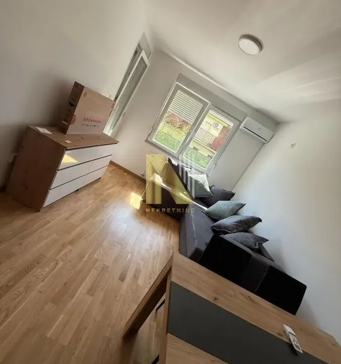 Izdavanje, jednosoban stan, 39m², Avijatičarsko naselje, Novi Sad Sve Podlokacije