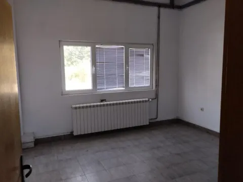 Izdavanje, poslovni prostor, 780m², Altina, Beograd - image 9