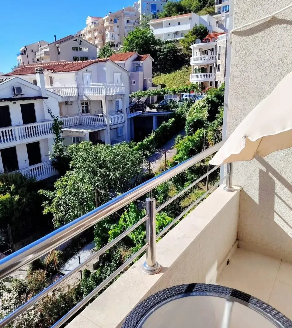 Rent, two bedroom apartment, 50m², Golubovina, Budva