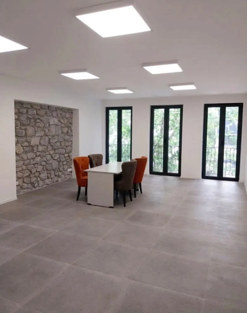 Izdavanje, poslovni prostor, 120m², Centar, Podgorica