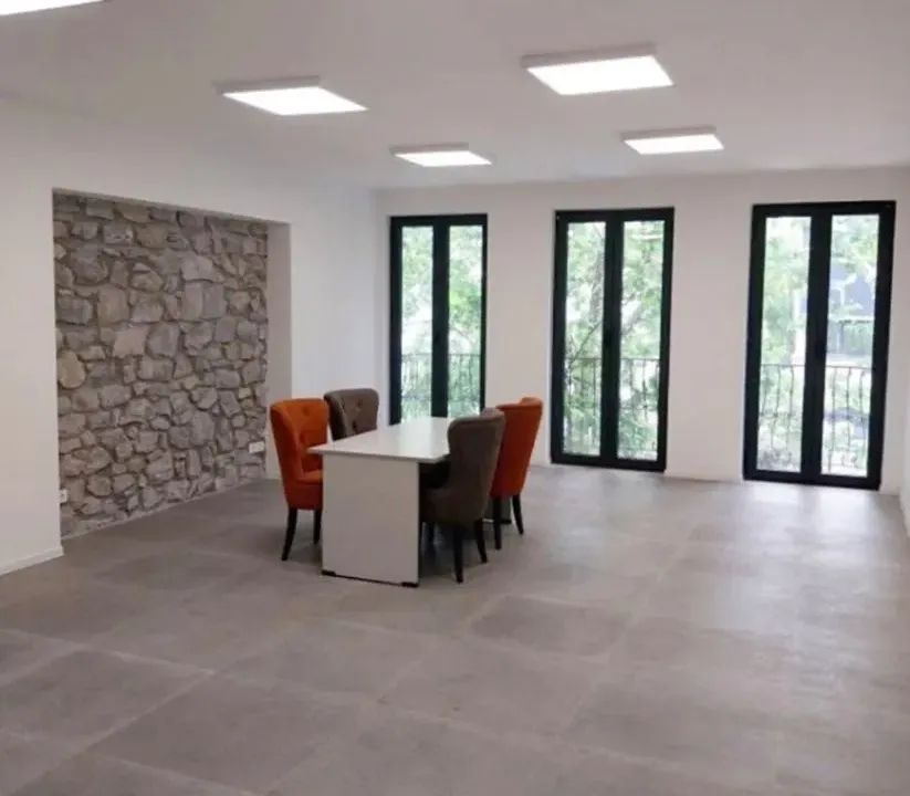 Izdavanje, poslovni prostor, 120m², Centar, Podgorica