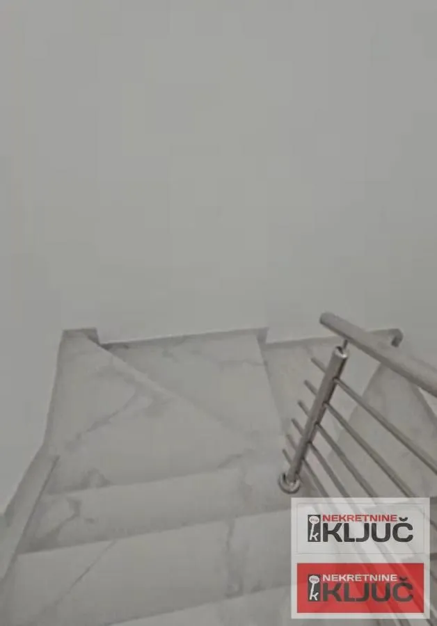 Prodaja, četvorosoban stan, 200m², Sremska Kamenica, Petrovaradin