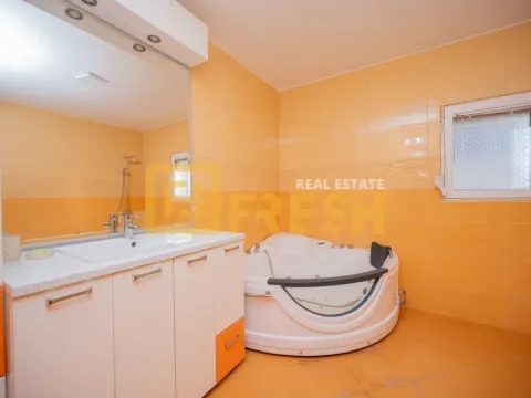 Izdavanje, kuća, 250m², Ostalo, Podgorica - image 25