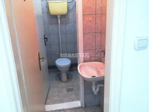 Izdavanje, poslovni prostor, 131m², Zemun Centar, Zemun Sve Podlokacije - image 9