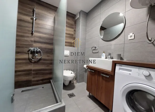 Izdavanje, dvosoban stan, 70m², Dobrota, Kotor