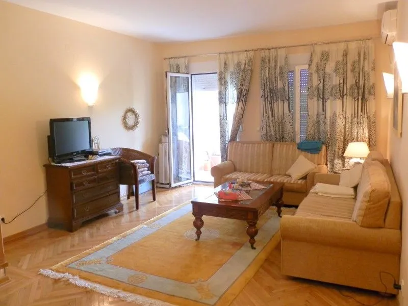 Prodaja, trosoban stan, 132m², Centar, Tivat
