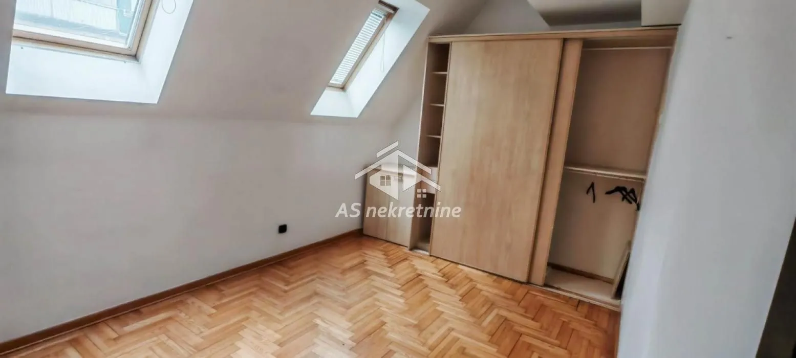 Prodaja, stan, 207m², Kalenić Pijaca, Vračar Sve Podlokacije