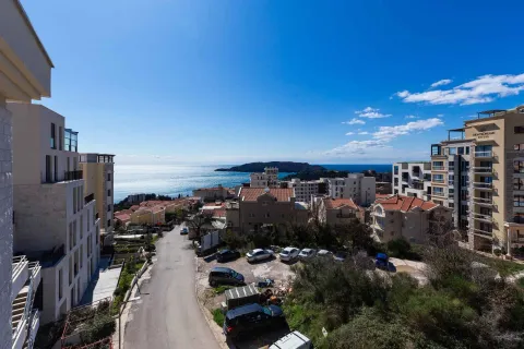Pogled sa nekretnine na naselje, ulicu i more. - image 5