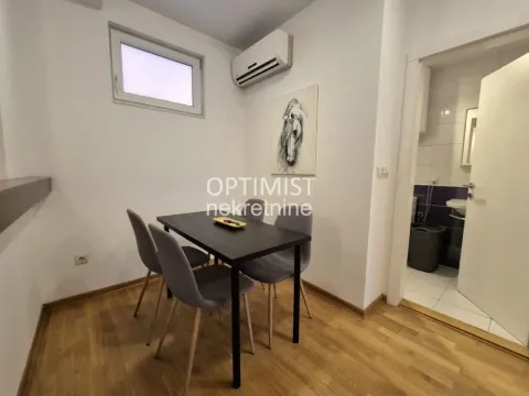 Rent, two bedroom apartment, 43m², Južni Bulevar, Vračar Sve Podlokacije - image 4